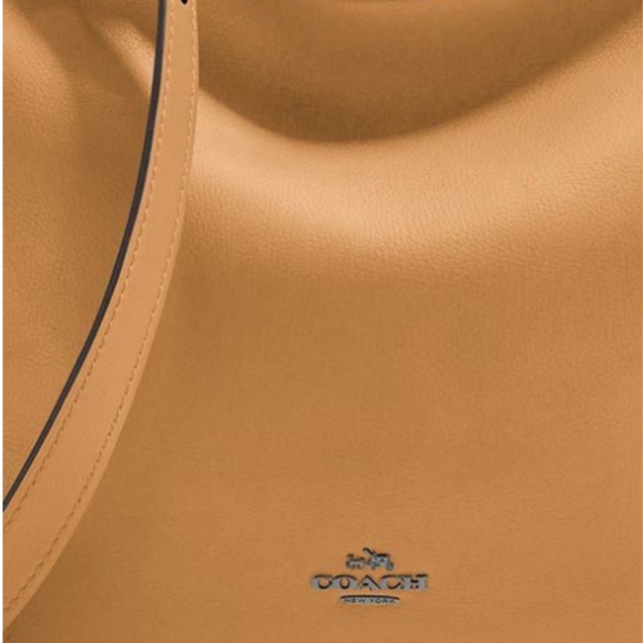 👜 Coach Leather Dufflette Bag👜 **NWT** - Picture 2 of 8